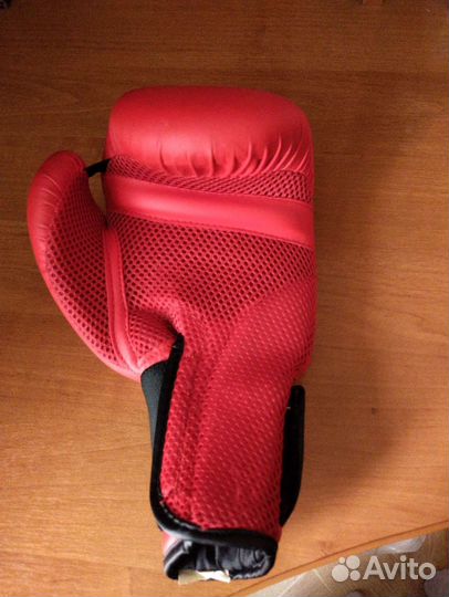 Боксерские перчатки outshock