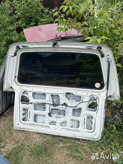 Крышка багажника Mitsubishi Delica