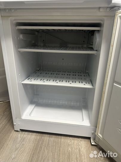 Холодильник indesit