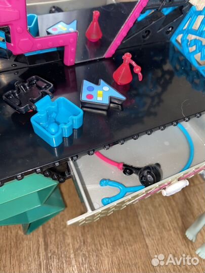 Туалетный столик Френки Штейн Монстер Хай