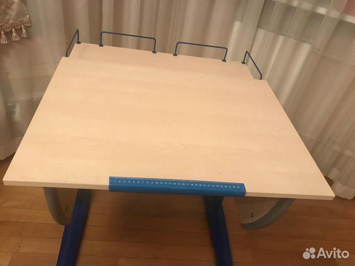 Стол для учёбы