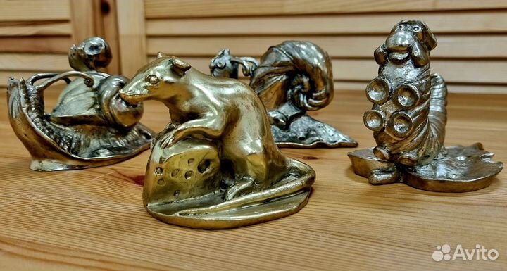 Фигурка бронзовая «Мышь с сыром»