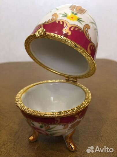 Яйцо-шкатулка сувенирное