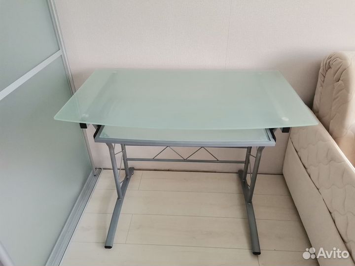 Компьютерный стол стеклянный/металло каркас бу