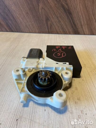 Мотор стеклоподъемника передний левый Ford Focus 2