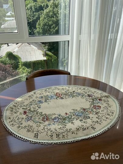 Гобеленовая салфетка с цветочным рисунком