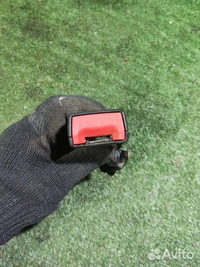 Защелка ремня безопасности задняя Opel Corsa D