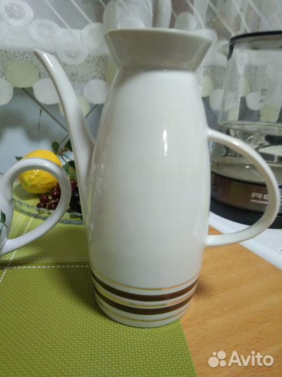 Чайники, кофейник и сахарница