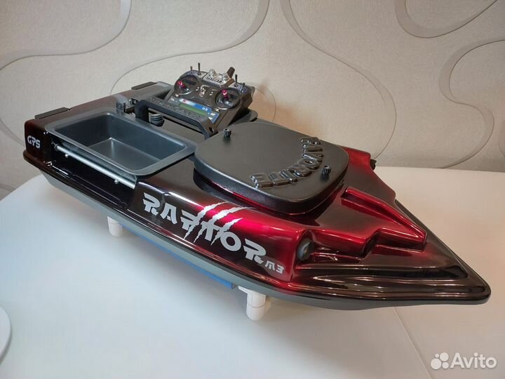 Карповый кораблик c GPS Favorite raptor