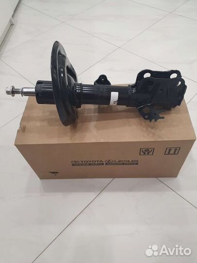 Амортизатор передний левый Тойота Камри V70 2.5