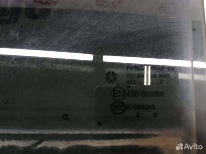 Стекло двери заднее левое Jeep Grand Cherokee WK2