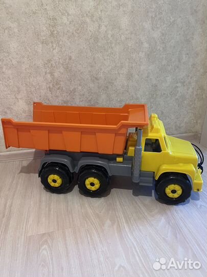 Игрушка самосвал большой