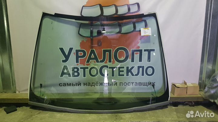 Лобовое стекло Nissan Tiida (I)