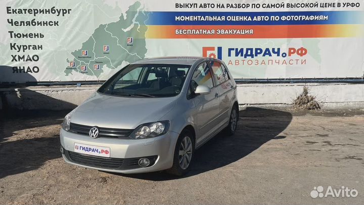 Плафон салонный Volkswagen Golf Plus (Mk5) 6L0947565