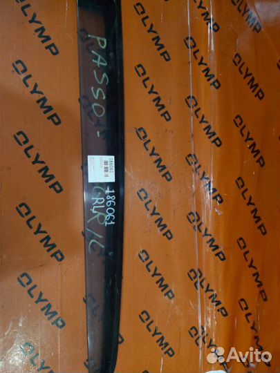 Ветровик задний левый Toyota Passo KGC10