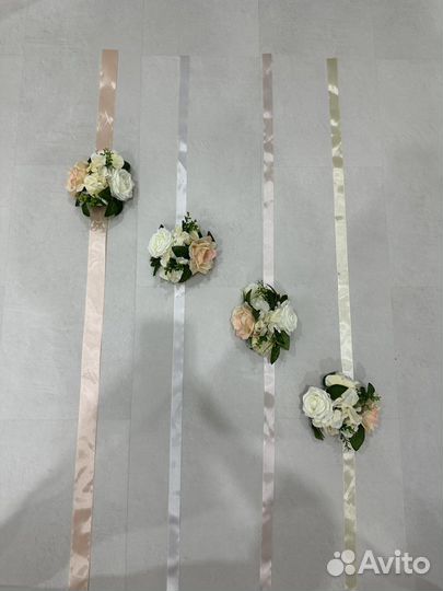 Свадебные ленты с цветами на машину