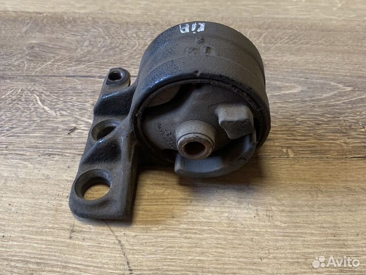 Опора двигателя правая Kia carens