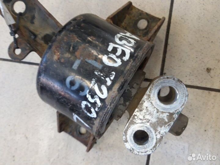 Подушка коробки передач левая Chevrolet Aveo T250