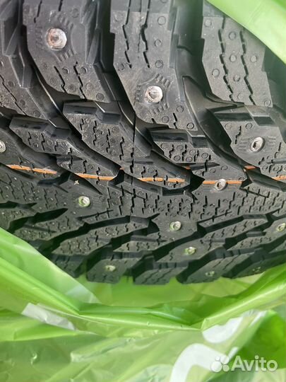 Ikon Tyres Autograph Ice 9 SUV 215/65 R16