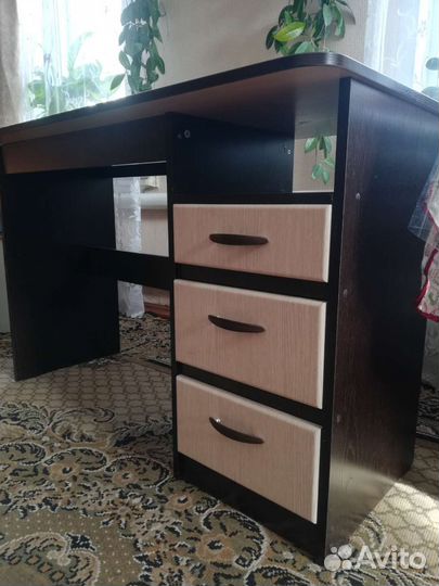 Письменный стол