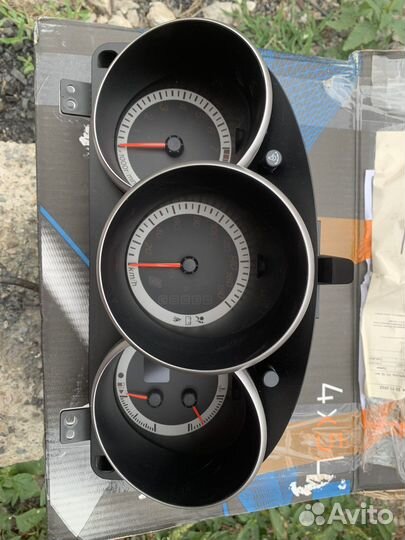 Приборная манель оптитрон,mazda 3 bk