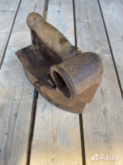 Угольный утюг с трубой 7 1/2 старинный