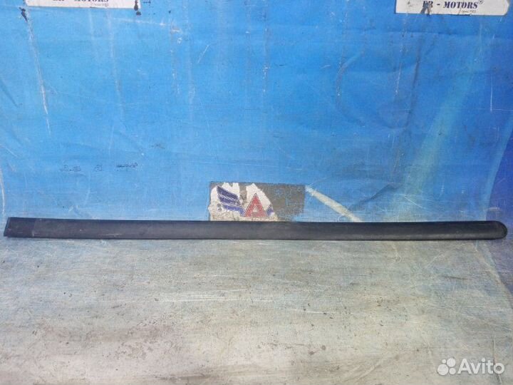 Накладка двери передняя правая Ford Fusion 2004