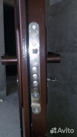 Дверь входная б/у 2080мм на 970мм