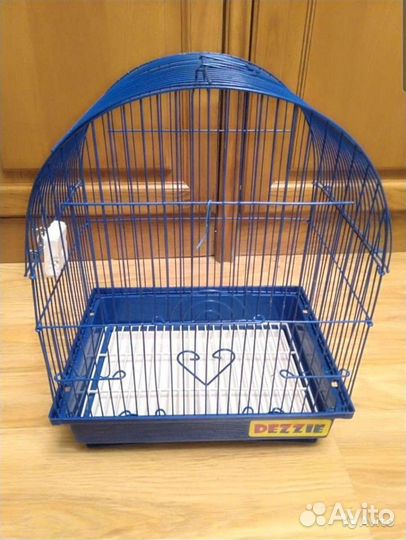 Клетки для птиц вместе с аксессуарами