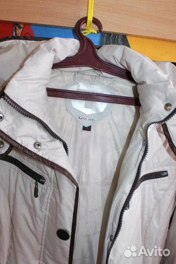 Куртка демисезонная. Женская. 46 размер