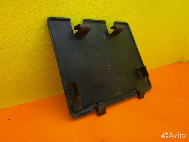 Заглушка замка багажника логан1