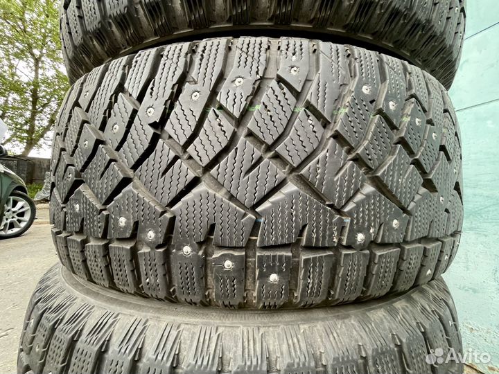 Nitto Therma Spike 215/55 R17 98T