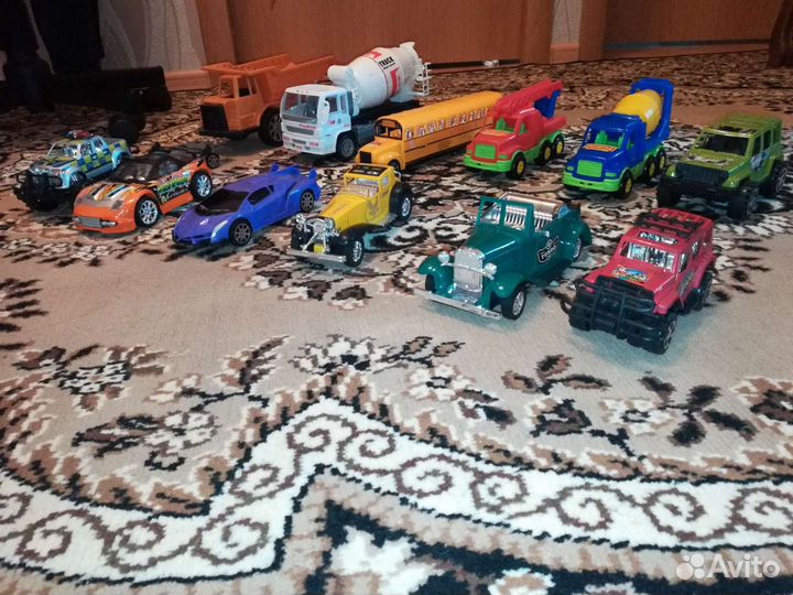 Автомобили игрушечные