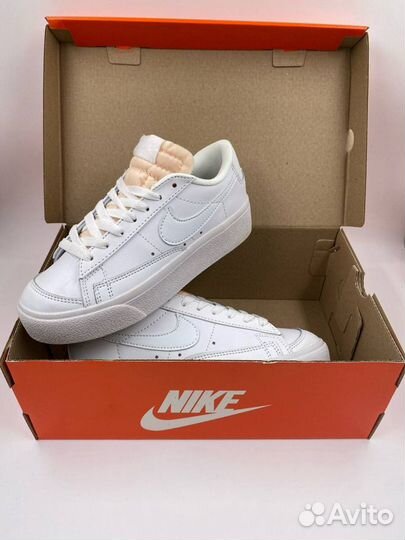 Nike Wmns Blazer Low Platform triple white