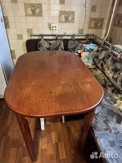 Кухонный стол и уголок куханный