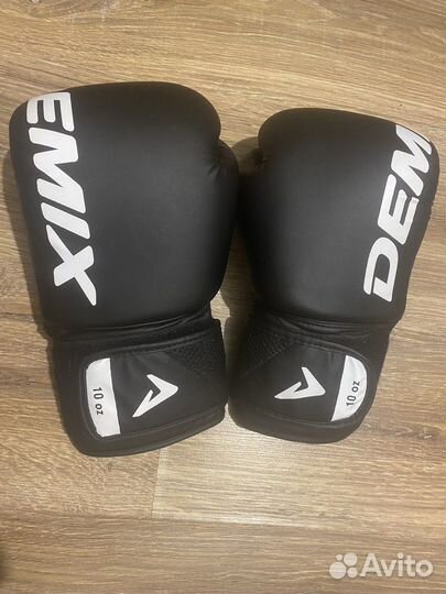Боксерские перчатки 10 oz