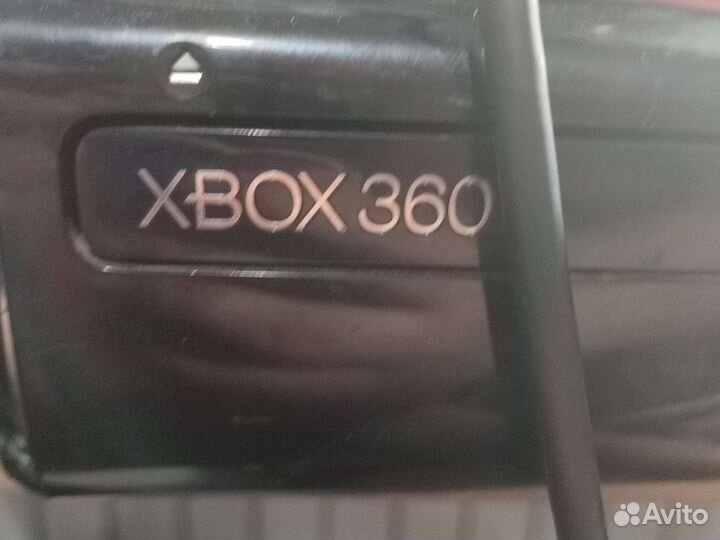Xbox 360 рабочая с проводами