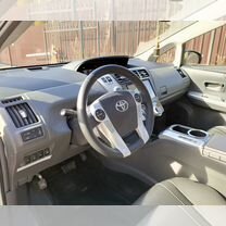 Toyota Prius V 1.8 CVT, 2013, 349 700 км, с пробегом, цена 1 640 000 руб.