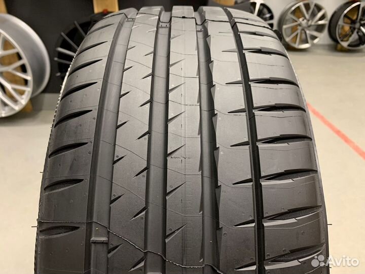 Michelin Pilot Sport 4 S 285/35 R19 103Y