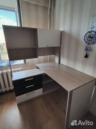 Продам письменный стол угловой