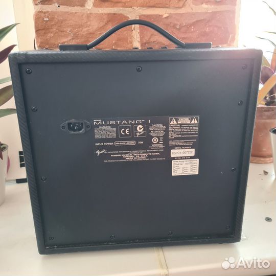 Fender mustang 1 комбоусилитель