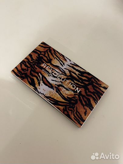 Палетки теней revolution