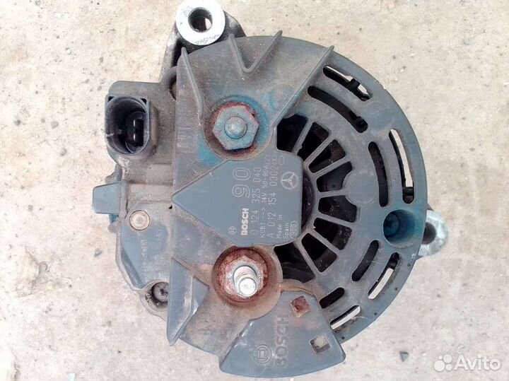 Генератор мерседес 111,мотор 2,3л 197л