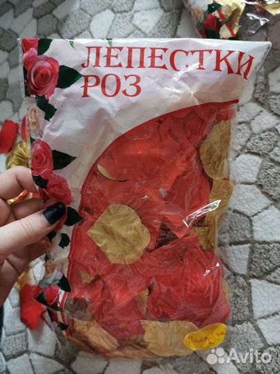 Лепестки роз