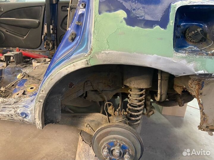 Mitsubishi Outlander 1 арки задних крыльев правый