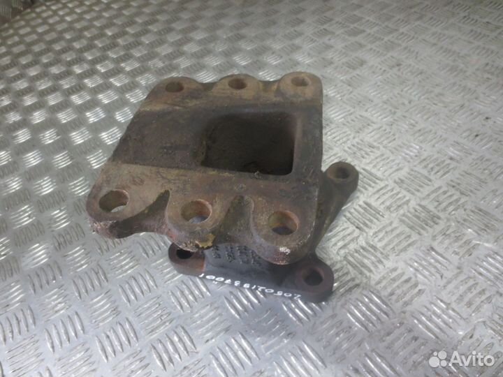 Кронштейн гура Mercedes-Benz A6524610040