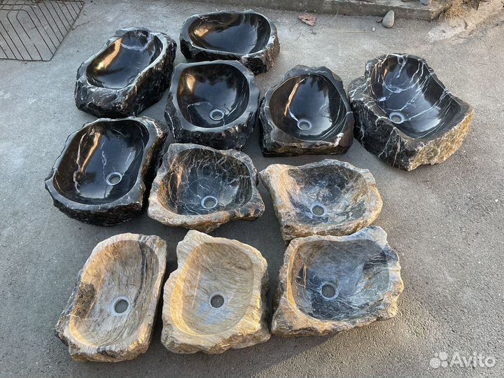 Раковины из черного и медового мрамора