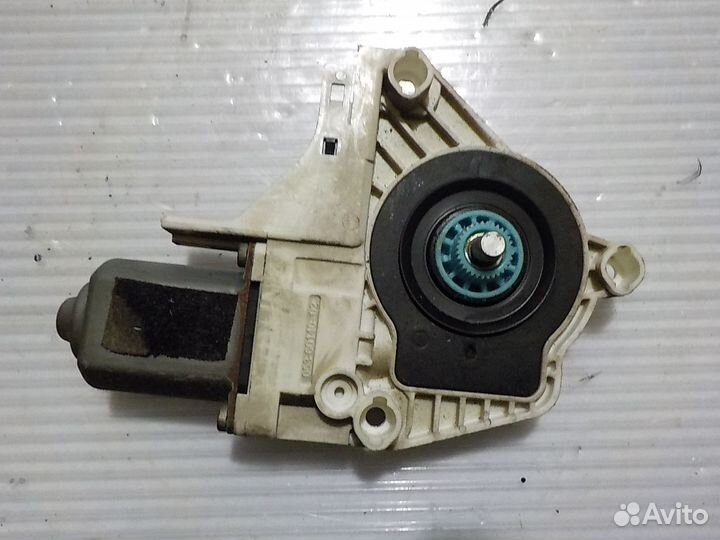 Мотор стеклоподъемника задний левый Audi Q3