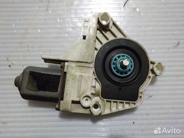 Мотор стеклоподъемника задний левый Audi Q3