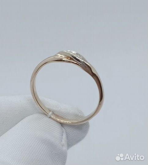 Золотое кольцо с бриллиантом 16,5р